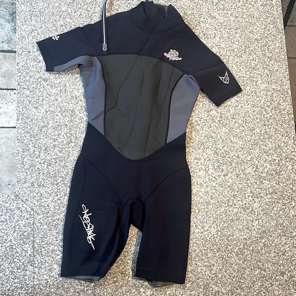 HO Watersports neoprene wetsuit spring shorty women’s size 8 worn only once - Picture 1 of 8